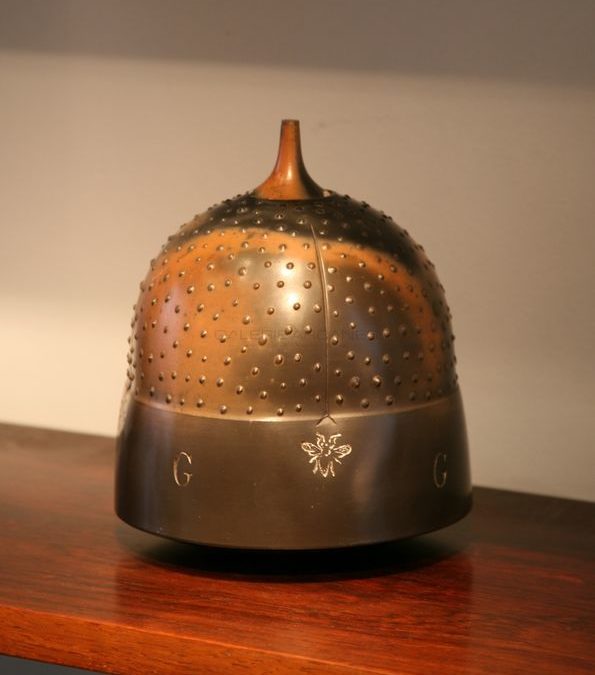 Boîte “Abeille d’argent”, terre sigillée, 1993 | Pierre Bayle