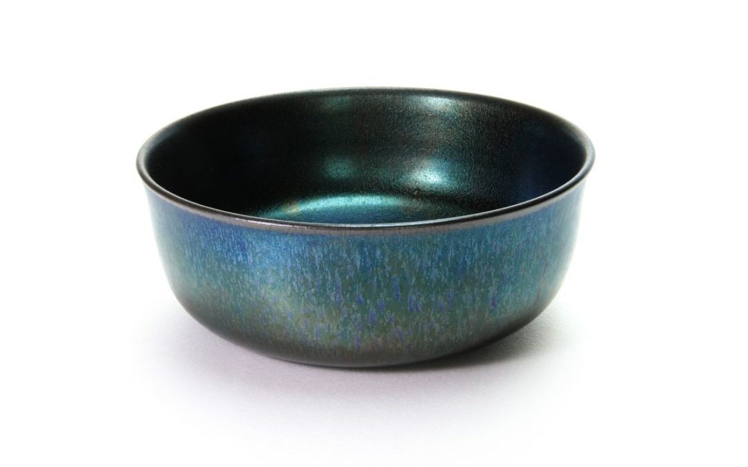 Iridescent black bowl, 2016 | Jean Girel