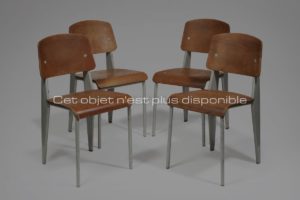 Quatre chaises standard, métal et chêne, circa 1944 | Jean Prouvé