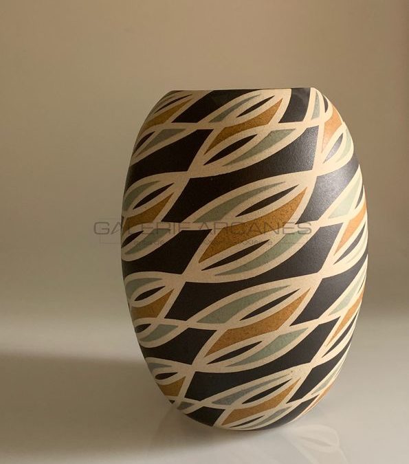 Egg-Shapped Vase, Sandstone, 2010 | Gustavo Perez