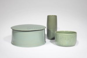 Large cylindrical box, celadon enamel | Valérie Hermans