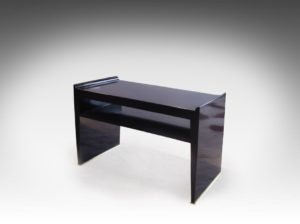 Petite table d’appoint, bois laqué noir, circa 1930 | Dominique