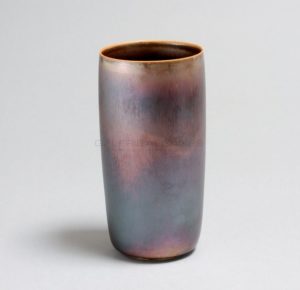 Blue iridescent cylindrical vase | Valérie Hermans