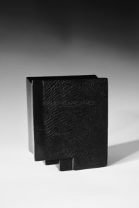 Contenir le vent « la 12-XI », céramique à couverte noire | Brigitte Marionneau