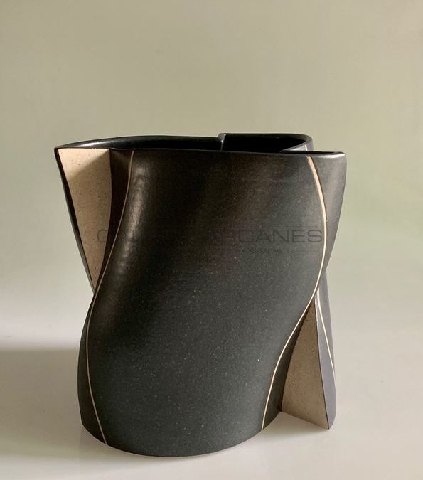 Seau à panse trilobée, grès, 2005 | Gustavo Perez