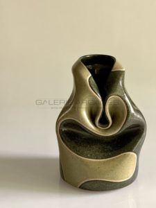 Pleated Vase, Olive Enamel, 2008 | Gustavo Perez