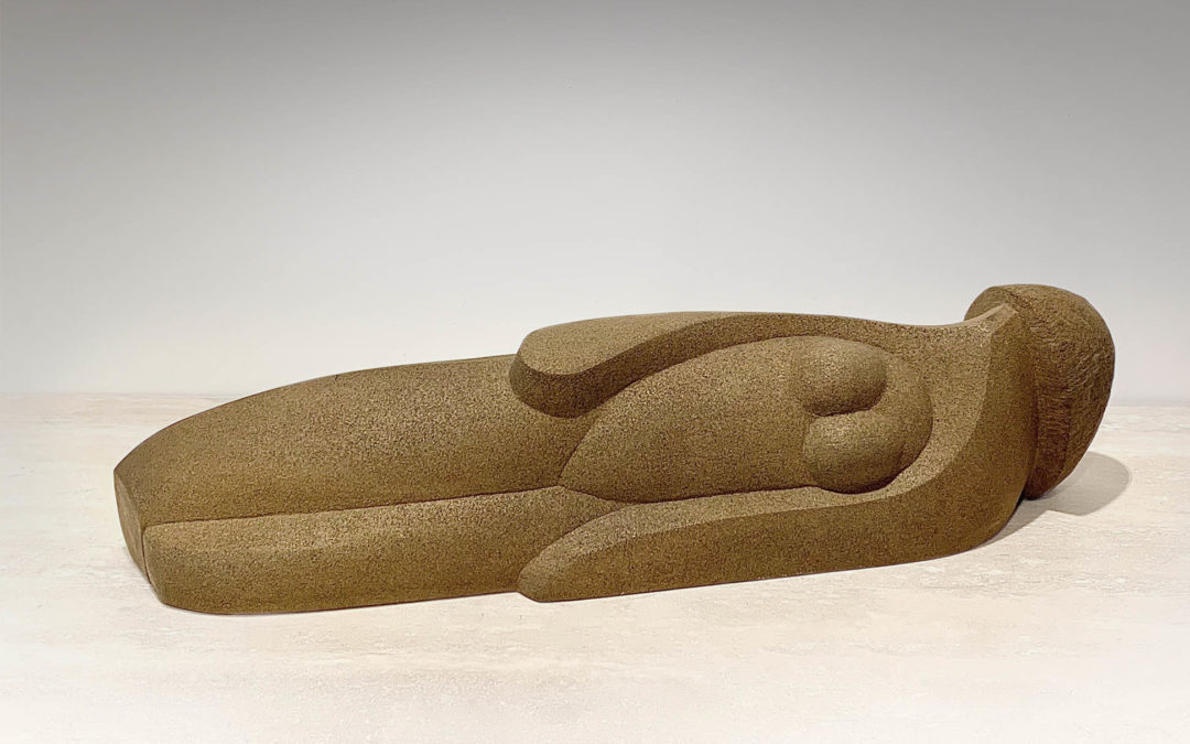 Sculpture de femme, pierre beige | Stéphane Carel