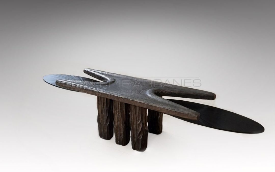 Table basse Tribal, noyer et marqueterie de paille, 2021 | François Reutin