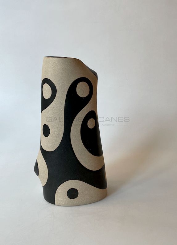 Gustavo Perez - Vase haut à décor géométrique noir_ Galerie Arcanes l Arts Décoratifs XXe - Art Contemporain Paris