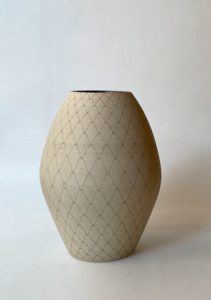 Ovoid vase with incised scale decoration | Gustavo Perez